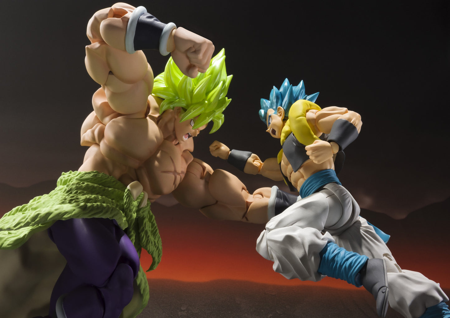 Bandai Tamashii Nations SH Figuarts: Dragon Ball Super - Super Saiyan God Super Saiyan Gogeta