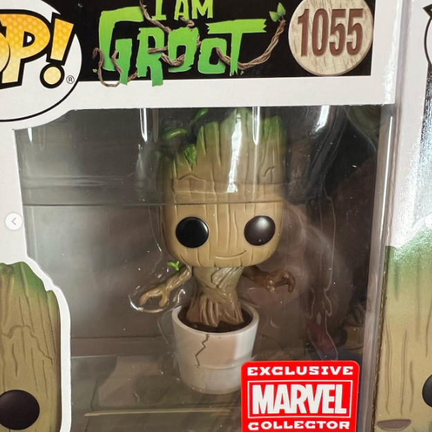 Marvel Collector Corps I am Groot Disney + Talla M