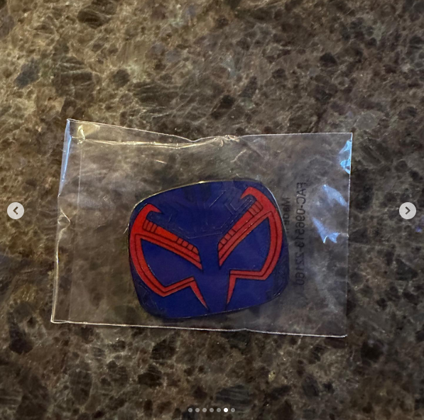Marvel Collector Corps Spiderman Across The Spiderverse Talla L